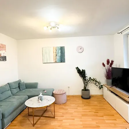 Modern Downtown Apartmán *