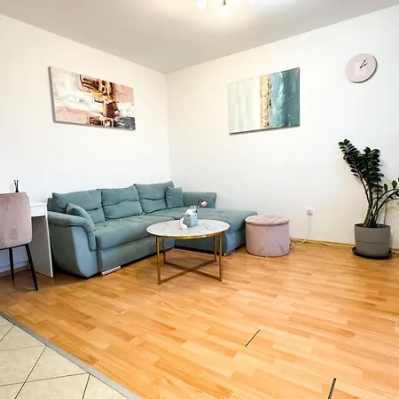 Modern Downtown Apartmán *