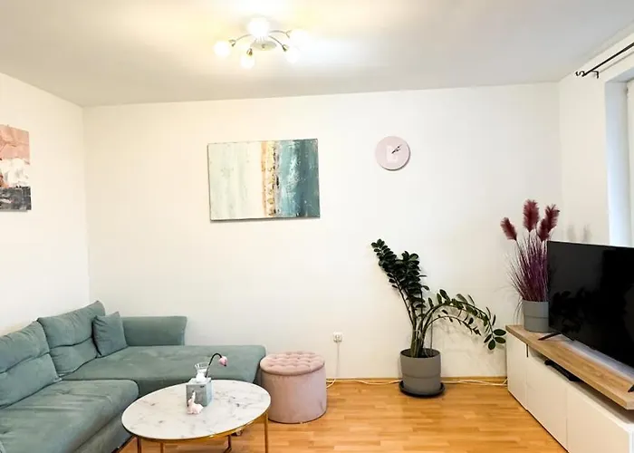 Modern Downtown Apartament *